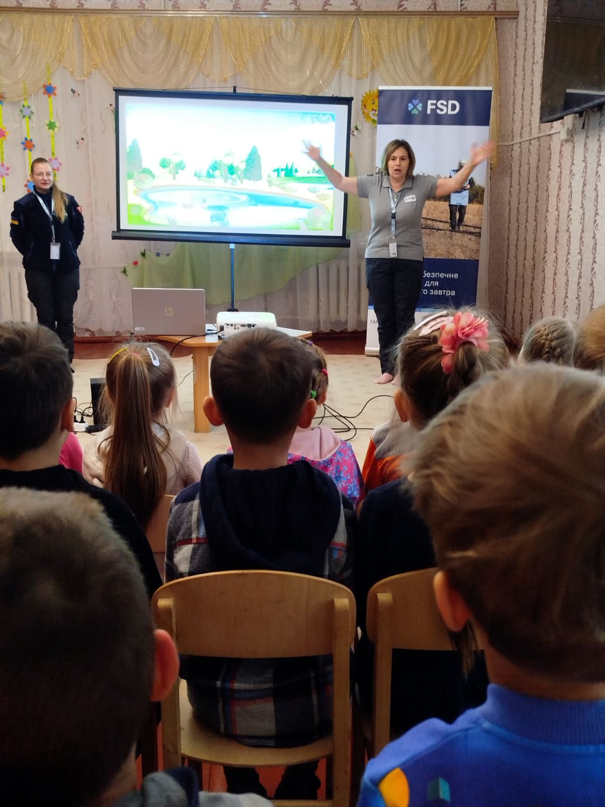 На 4-му фото - під час навчання, яке проводять фахівці FSD