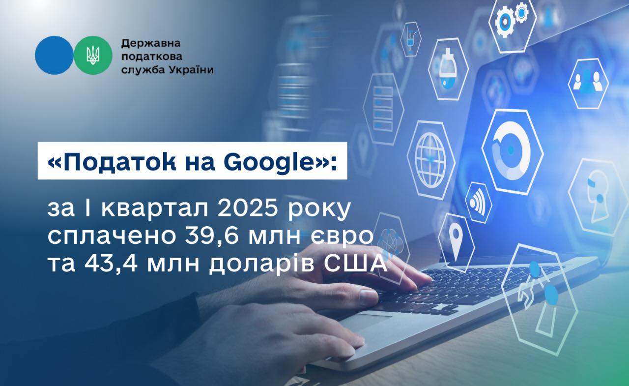 Фотографія зображення рук, які друкують на ноутбуці, навколо — значки, що символізують цифрові технології