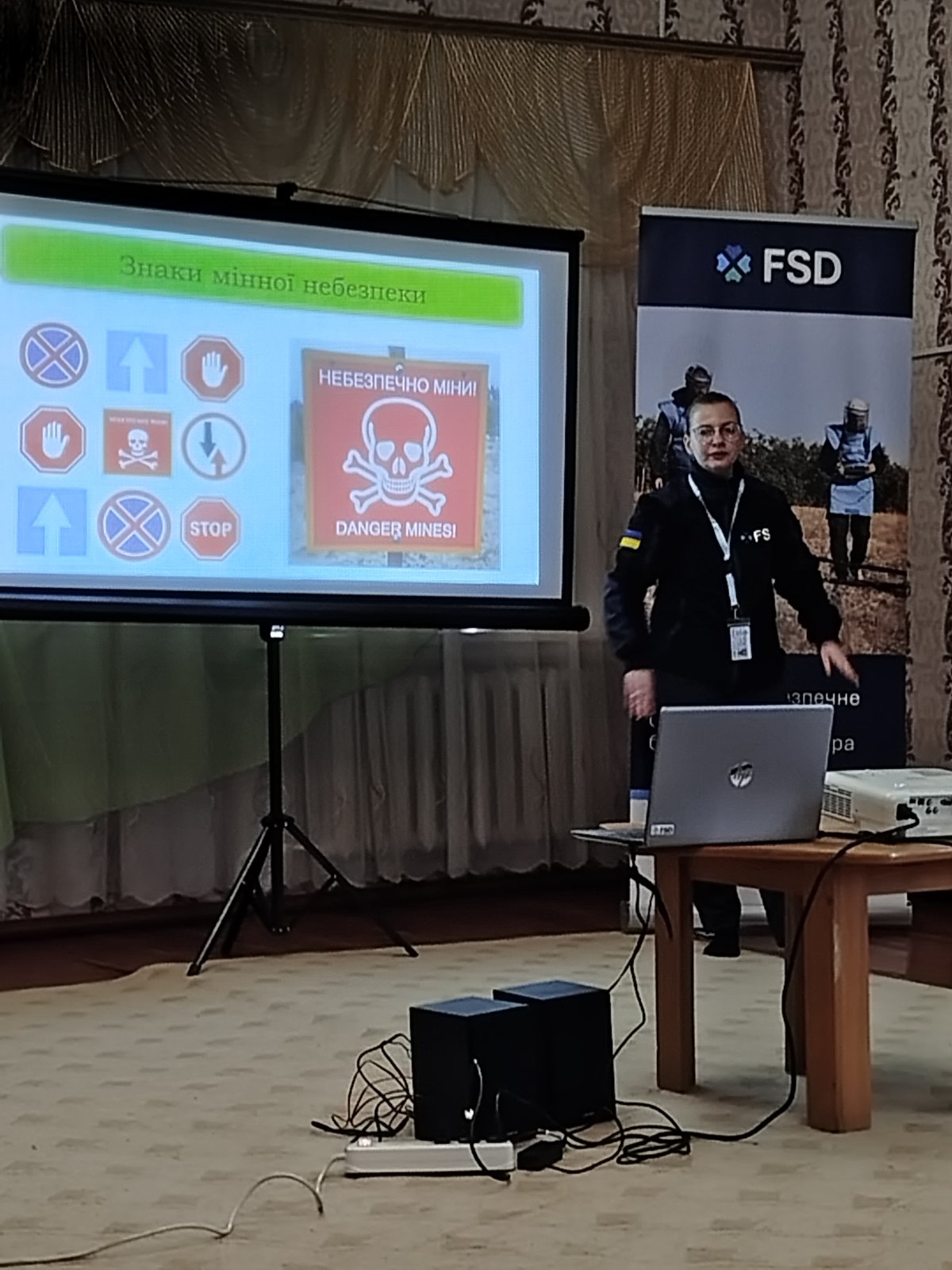 На 3-му фото - під час навчання, яке проводять фахівці FSD