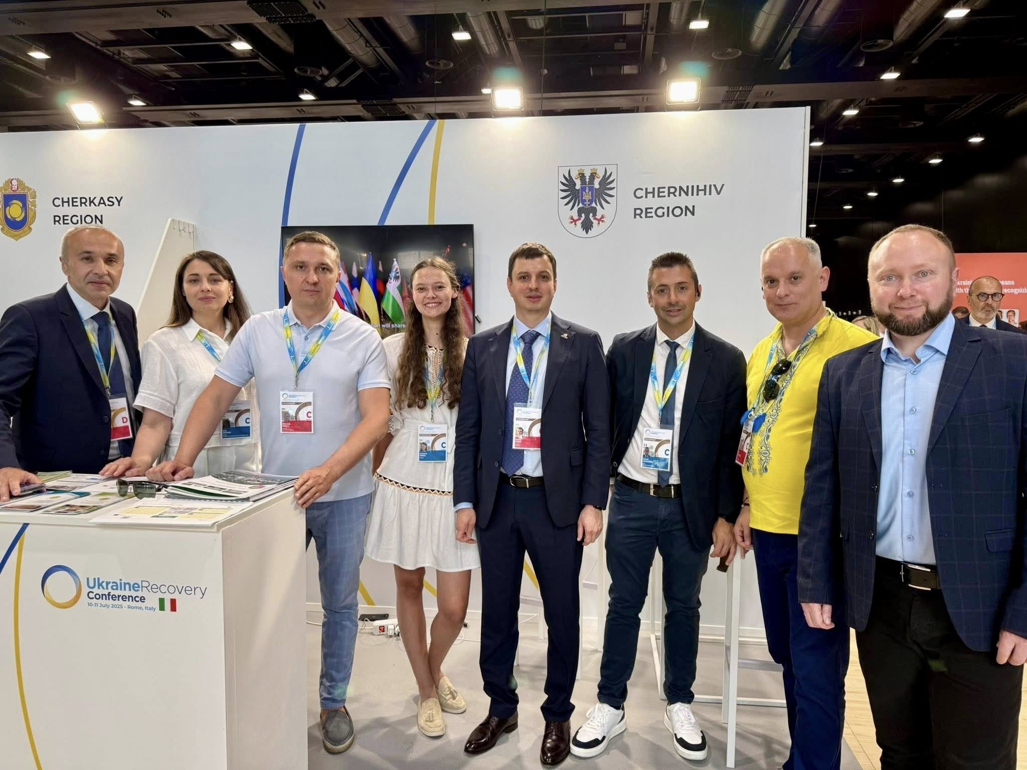 Фотографія делегація Чернігівської ОВА на форумі