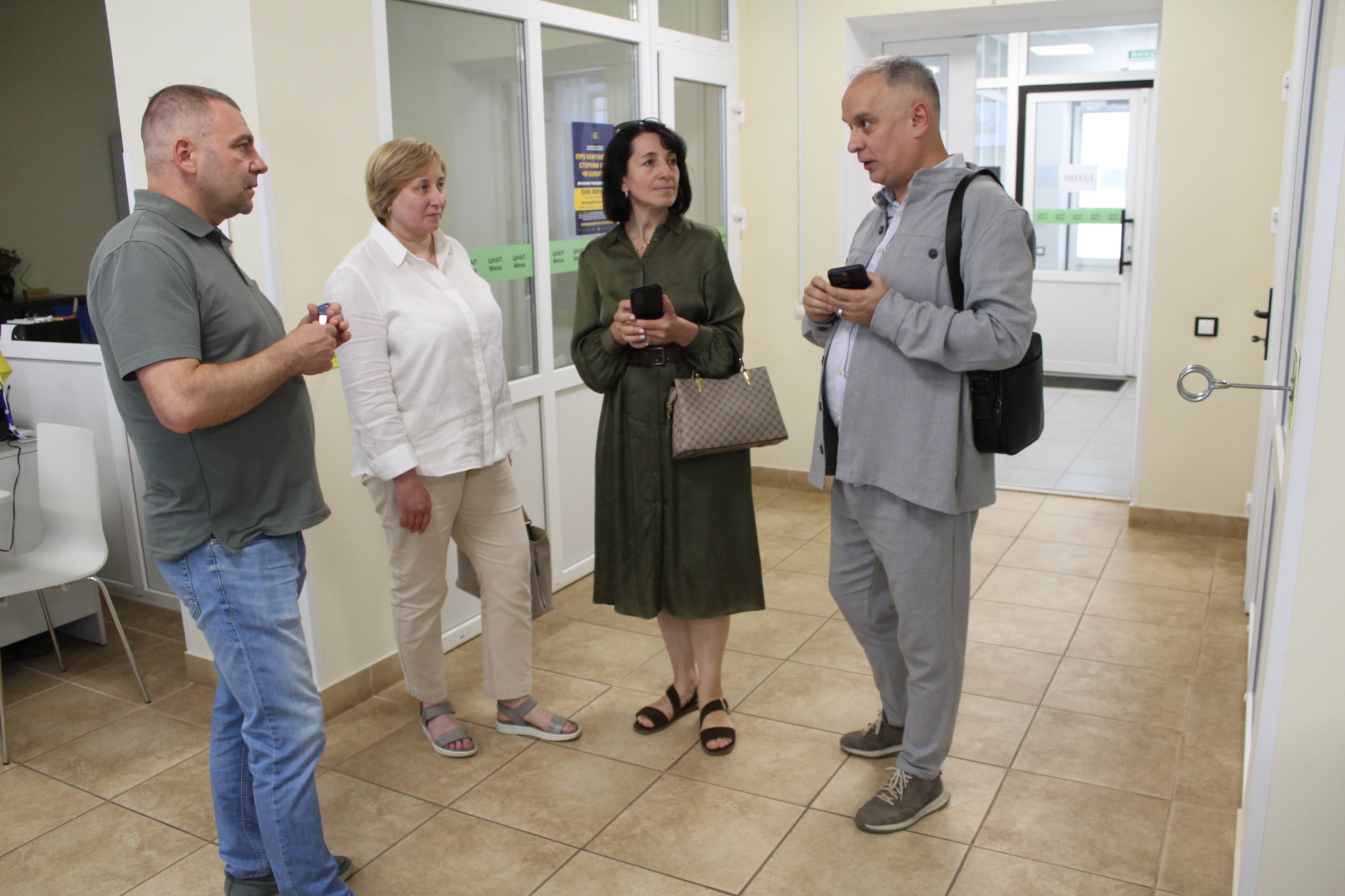 Фотографія гості з Бобровиці в Менському ЦНАПі