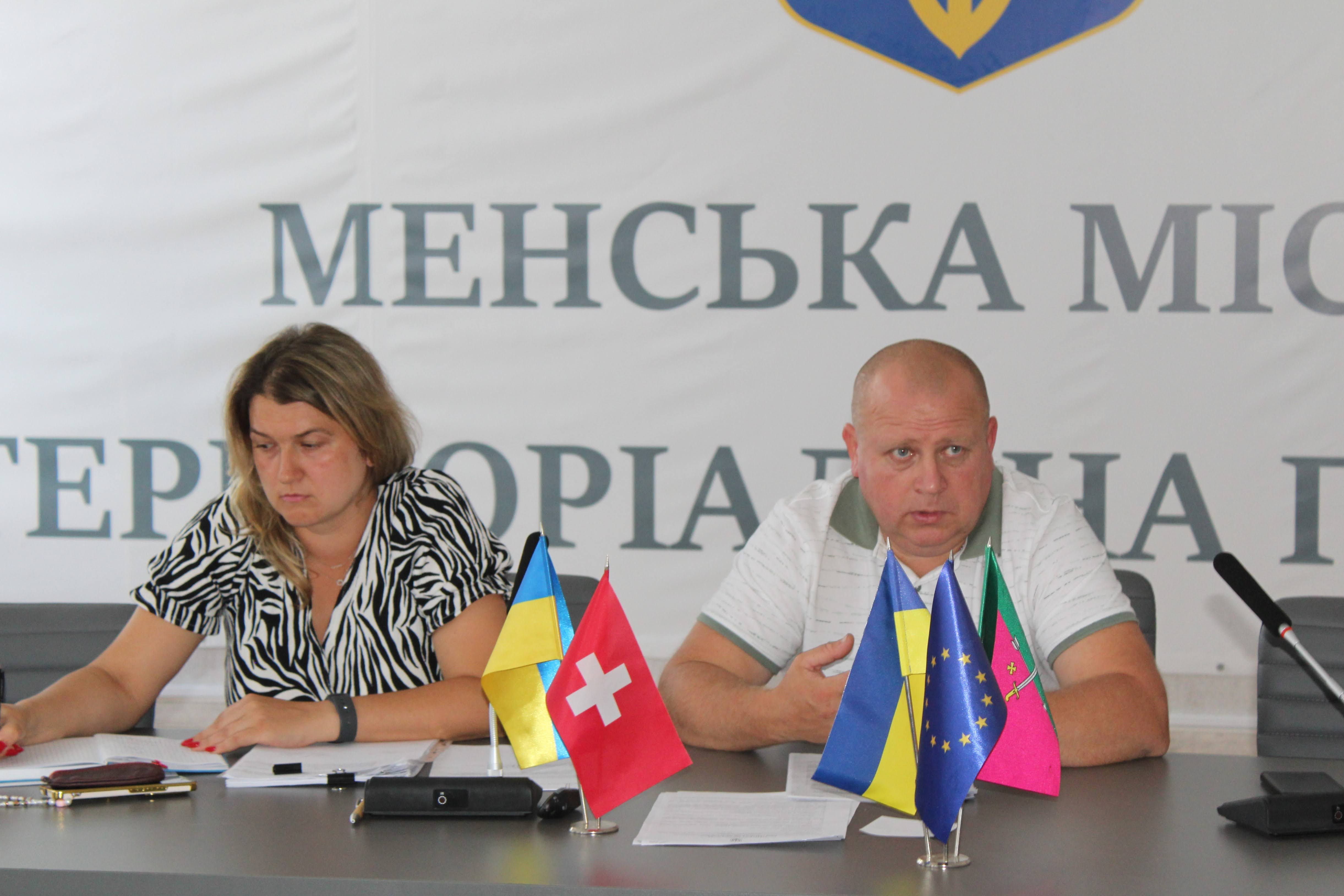 Фотографія І.Єкименко та С.Гаєвой на засіданні комісії з підготовки до зими