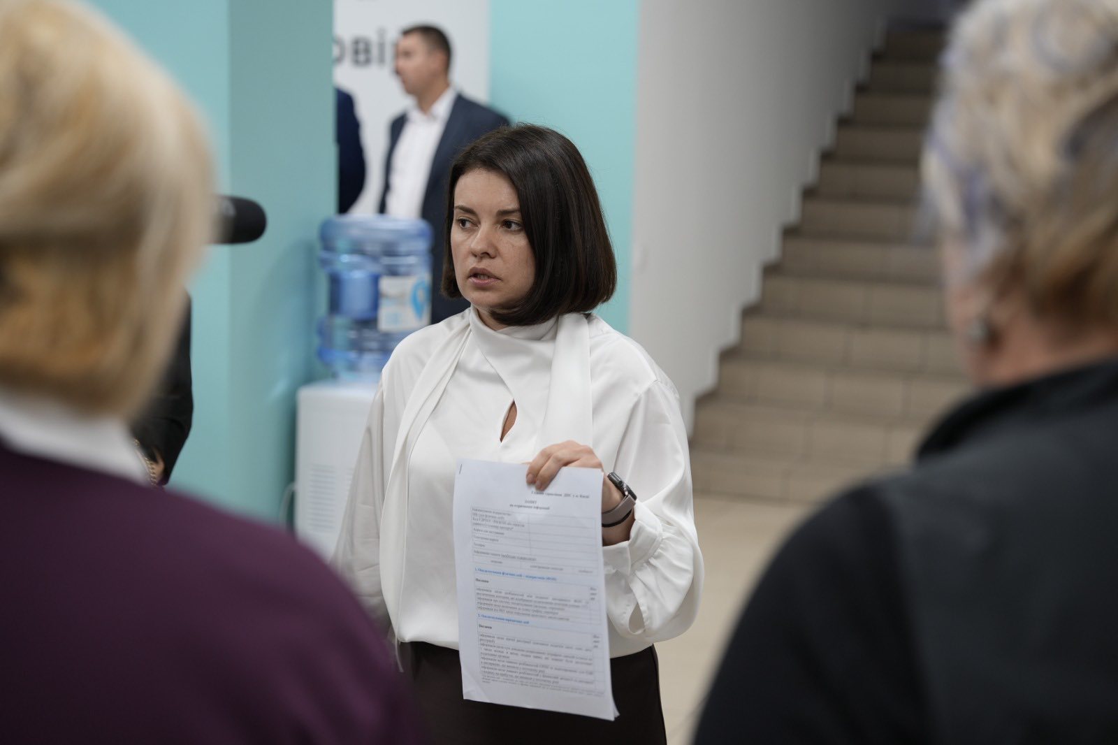 Фотографія Л.Карнаух розповідає про роботу Офісів податкових консультантів