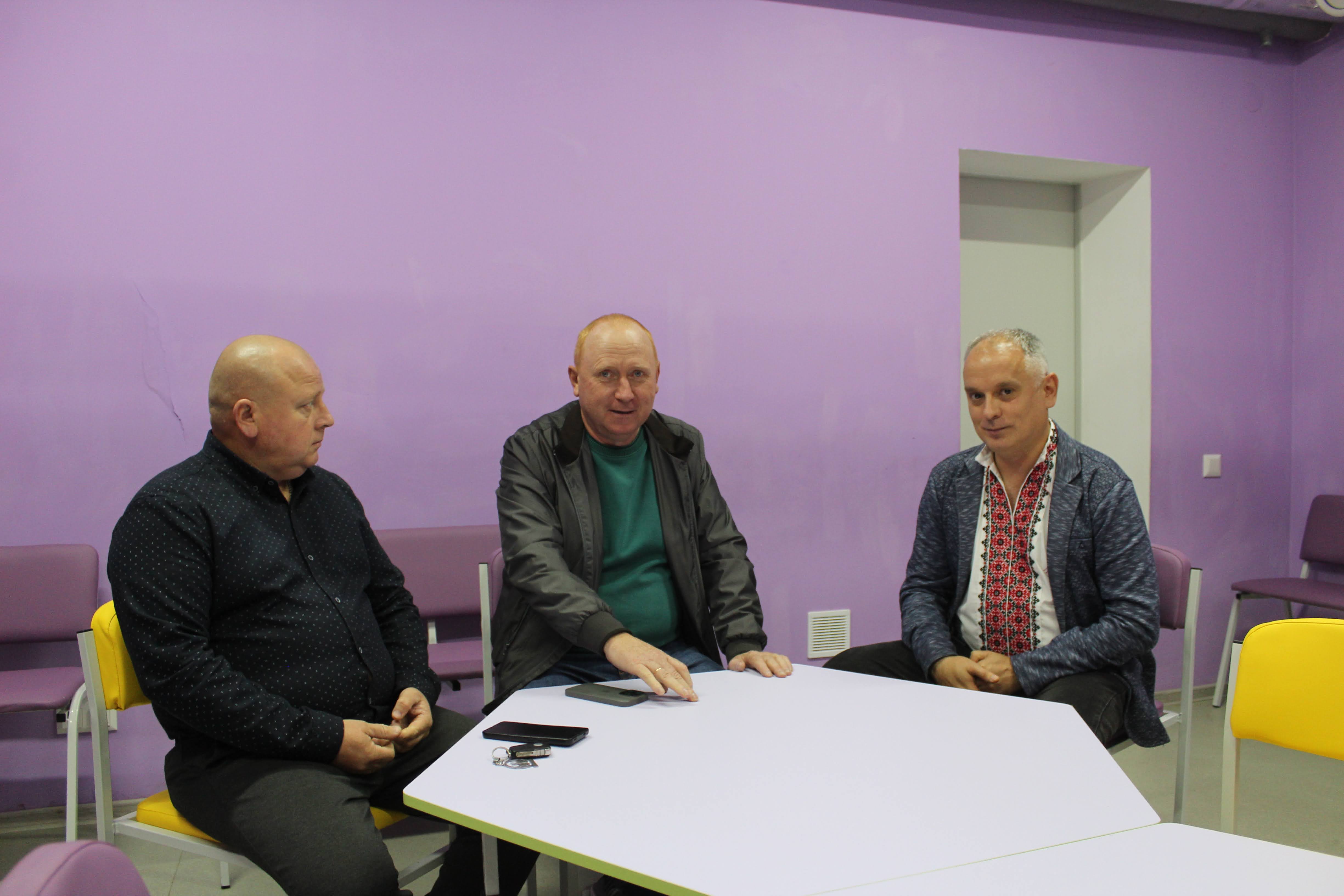 Фотографія С.Гаєвой, Р.Бутенко, Ю.Стальниченко під час зустрічі