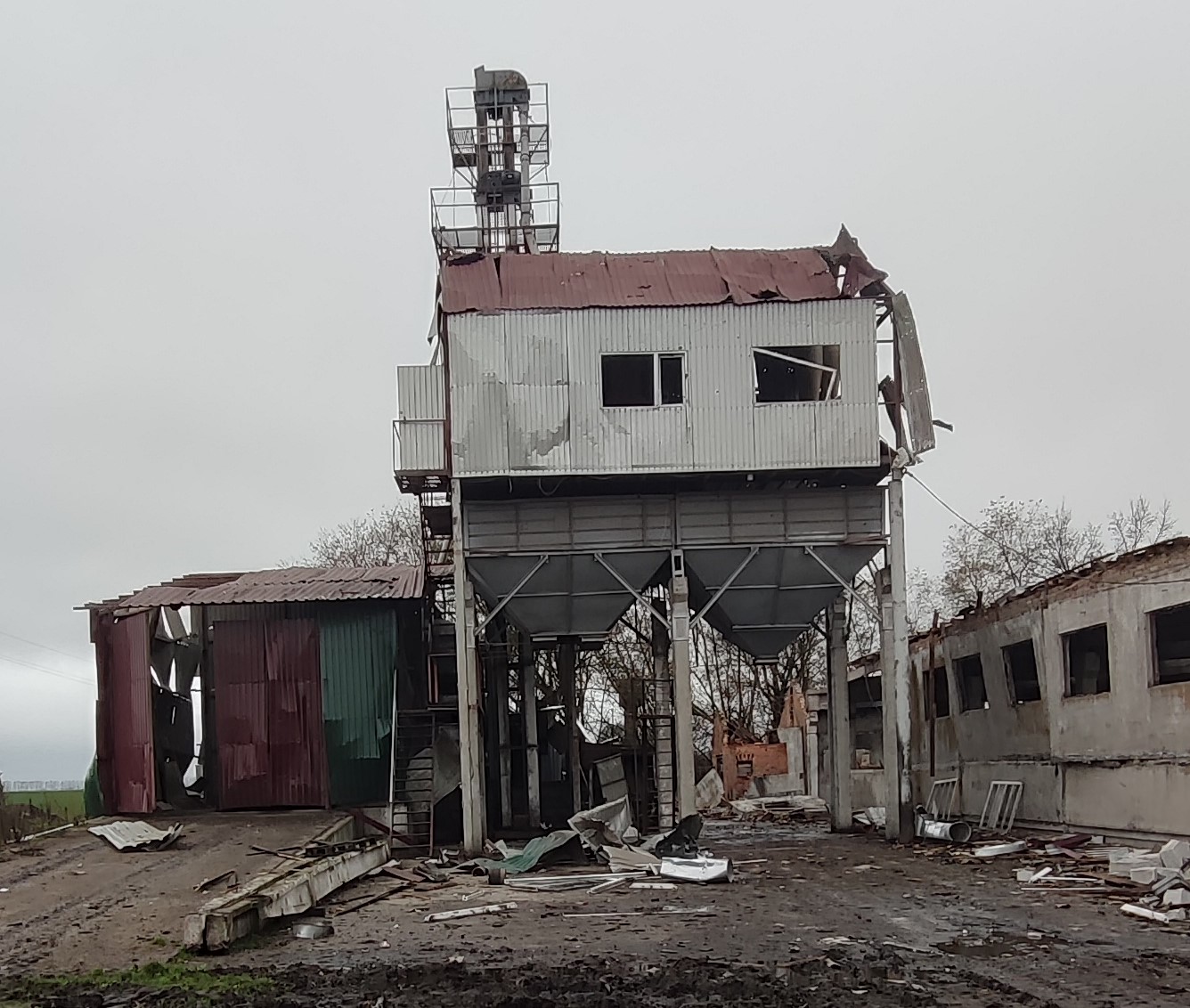 Фотографія зруйнований внаслідок бойових дій об'єкт