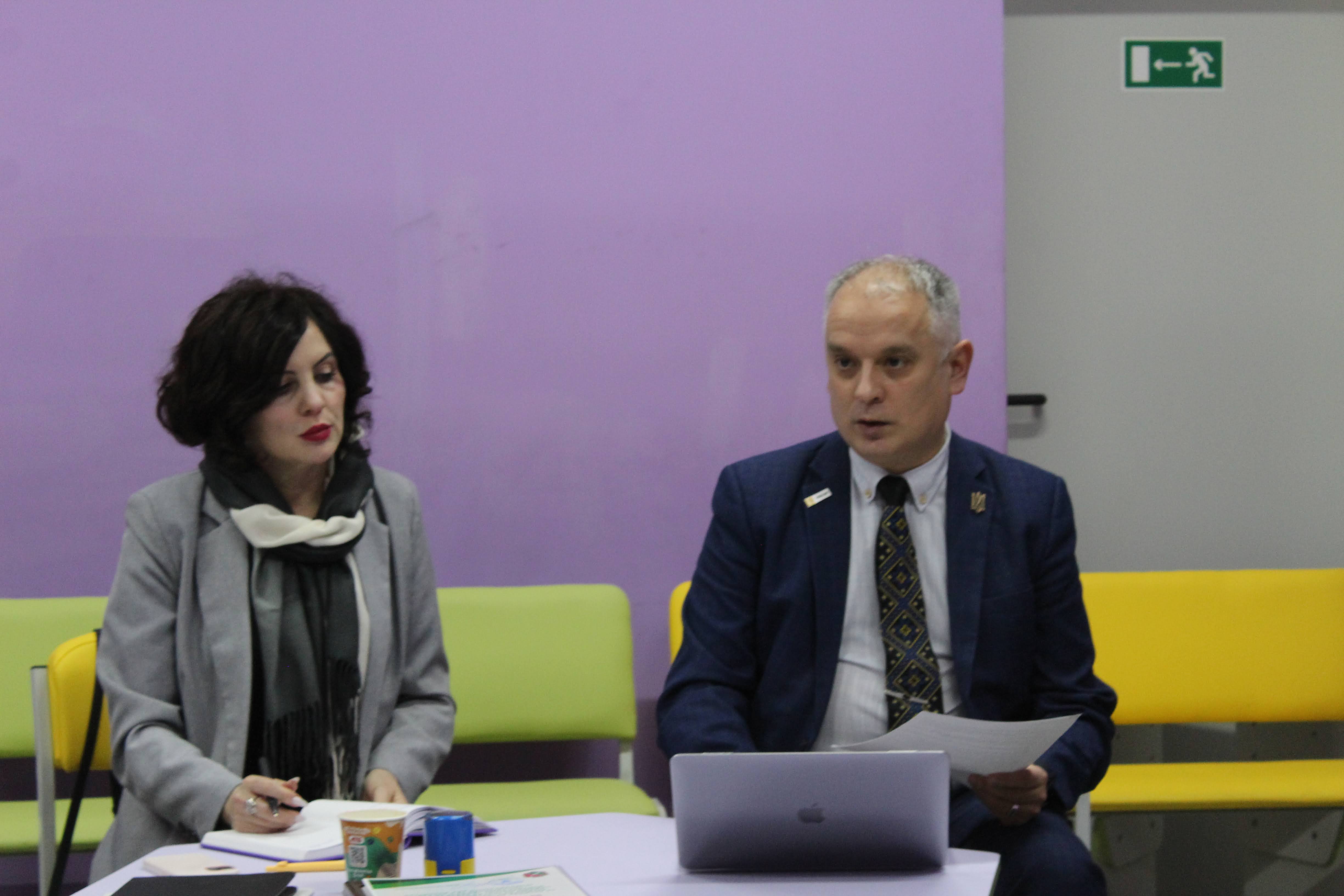 Фотографія Л.Стародуб та Ю.Стальниченко на засіданні виконкому 08.12.2025