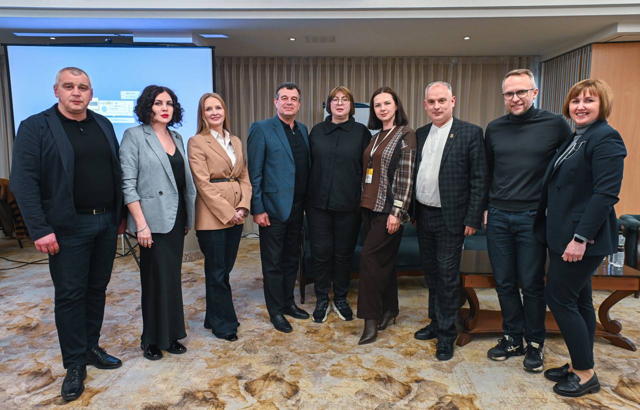 Фотографія учасники навчального тренінгу в києві